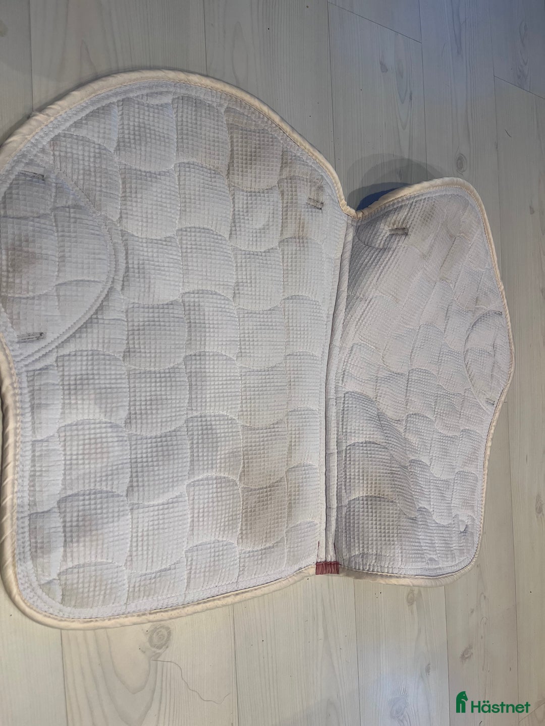 Schabrak & Vojlockar hästutrustning till salu: Rosa trinity schabrak säljes! i Hammarö - Annons 3