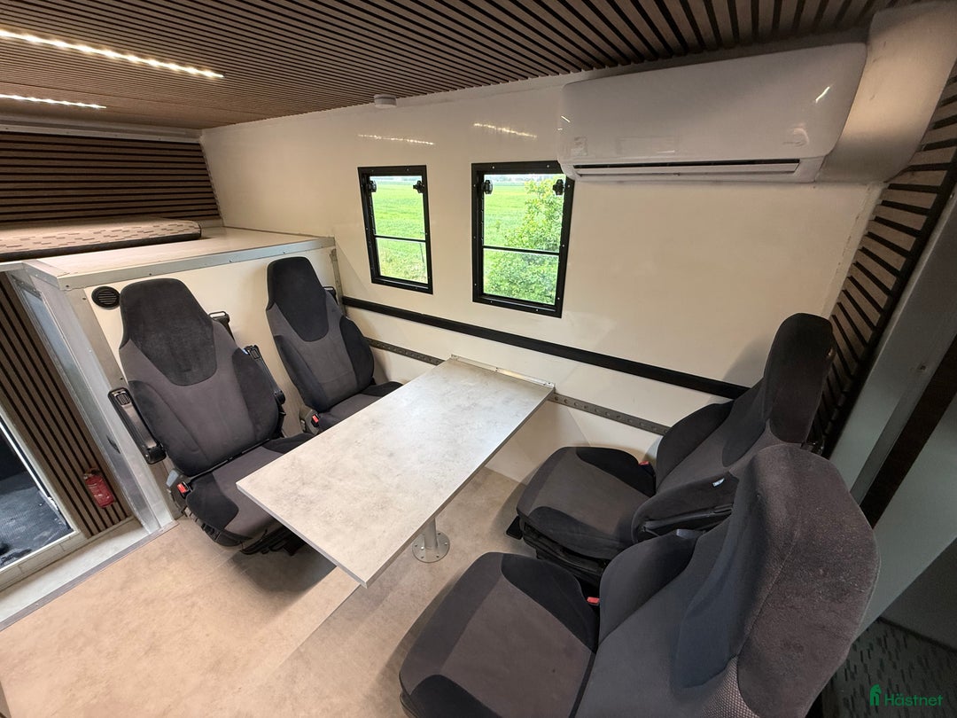 Hästlastbilar  fordon & transport till salu: 7 hästars lastbil med bodel i Blentarp - Bild 9