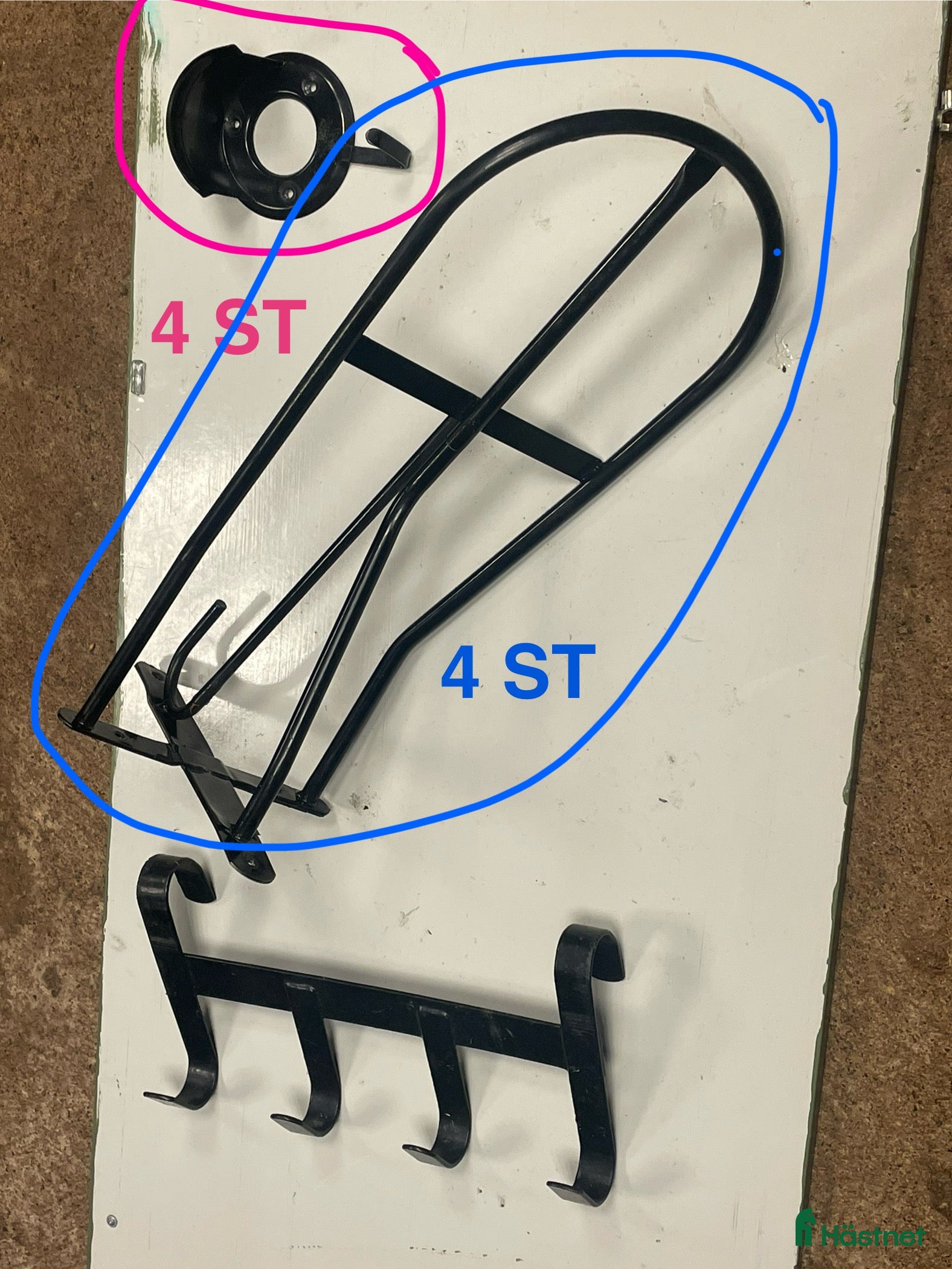 Stallinredning, stängsel & gård övrig utrustning till salu: Sadelhängare tränshängare i Uppsala - Annons 1