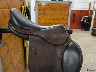 Sadlar hästutrustning till salu: Trevlig hoppsadel till billig peng i Loftahammar - Annons 11