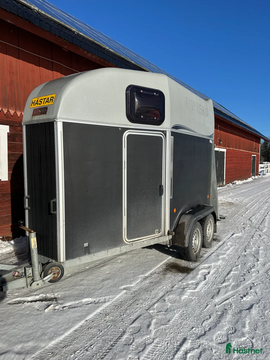 Hästtransporter  fordon & transport till salu: Boogie släp med sadelkammare.  - Annons 1