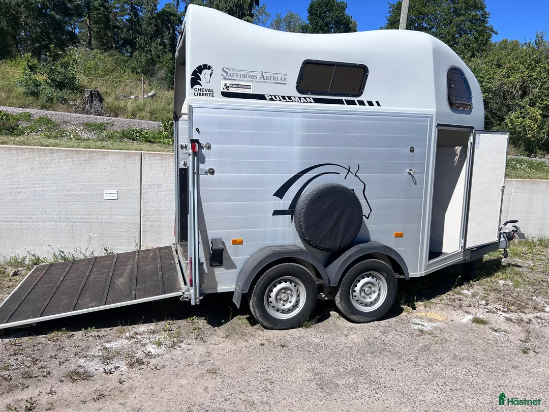 Hästtransporter  fordon & transport till salu: Mycket fin transport i aluminium låg totalvikt - Annons 1