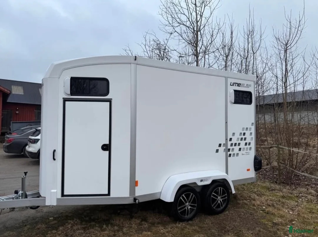 Hästtransporter  fordon & transport till salu: Umesläp i nyskick i Lerum - Annons 1