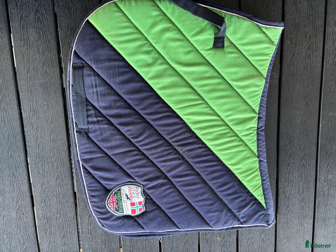 Schabrak & Vojlockar hästutrustning till salu: 3 schabrak säljes som paket i Höllviken - Annons 1