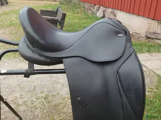 Sadlar hästutrustning till salu: Dressyr M.Tulouse Gen Tec 17” i Hörby - Annons 2
