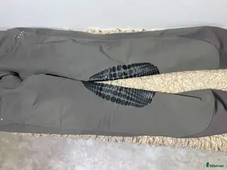 Ridbyxor ryttarutrustning till salu: Ridbyxor, CRW, stl 34 i Falun - Annons 3