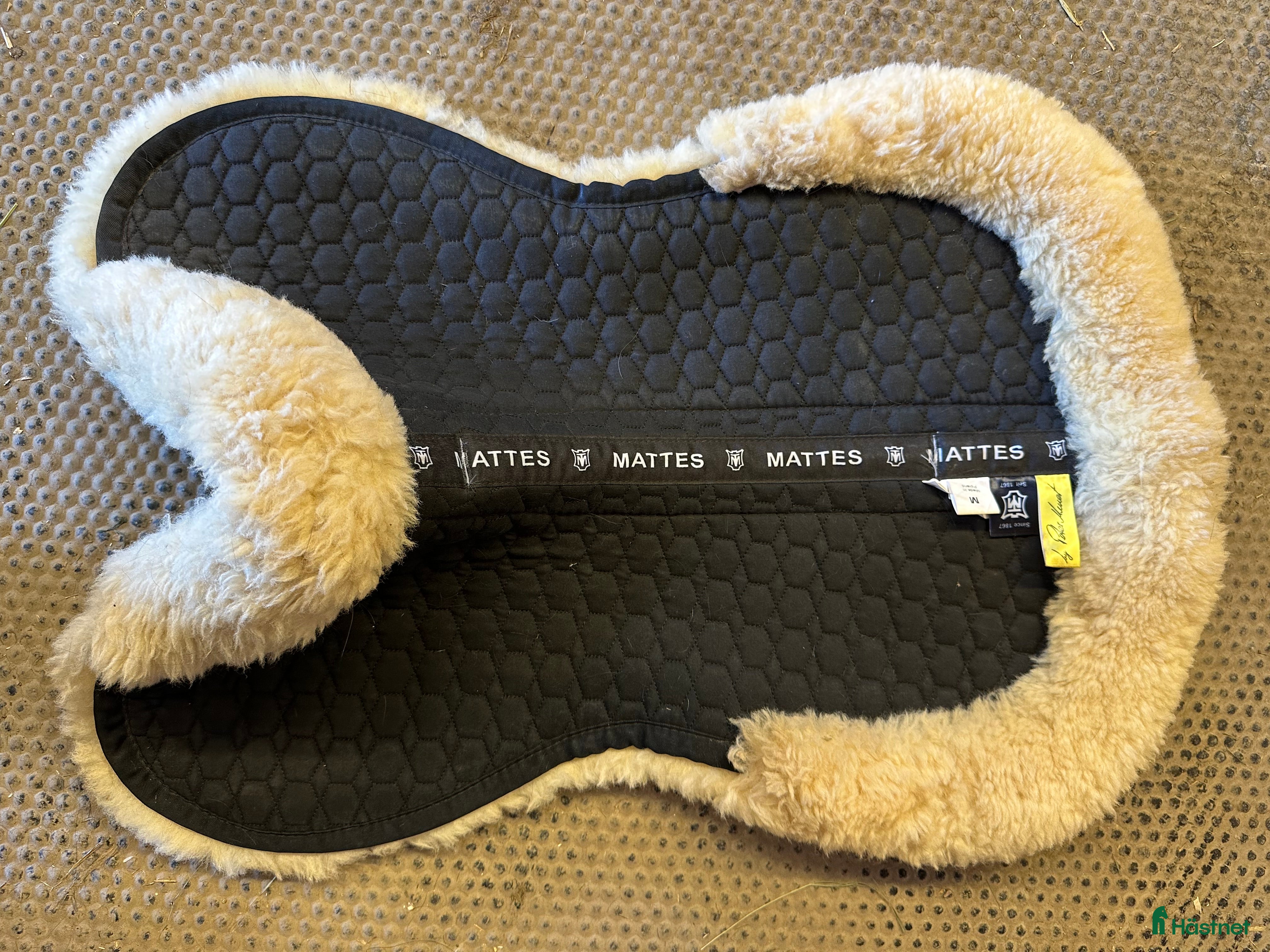 Schabrak & Vojlockar hästutrustning till salu: Mattes fårskinnspad i Köping - Annons 23