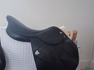 Sadlar hästutrustning till salu: Helt ny bates advanta i Albertslund - Annons 1