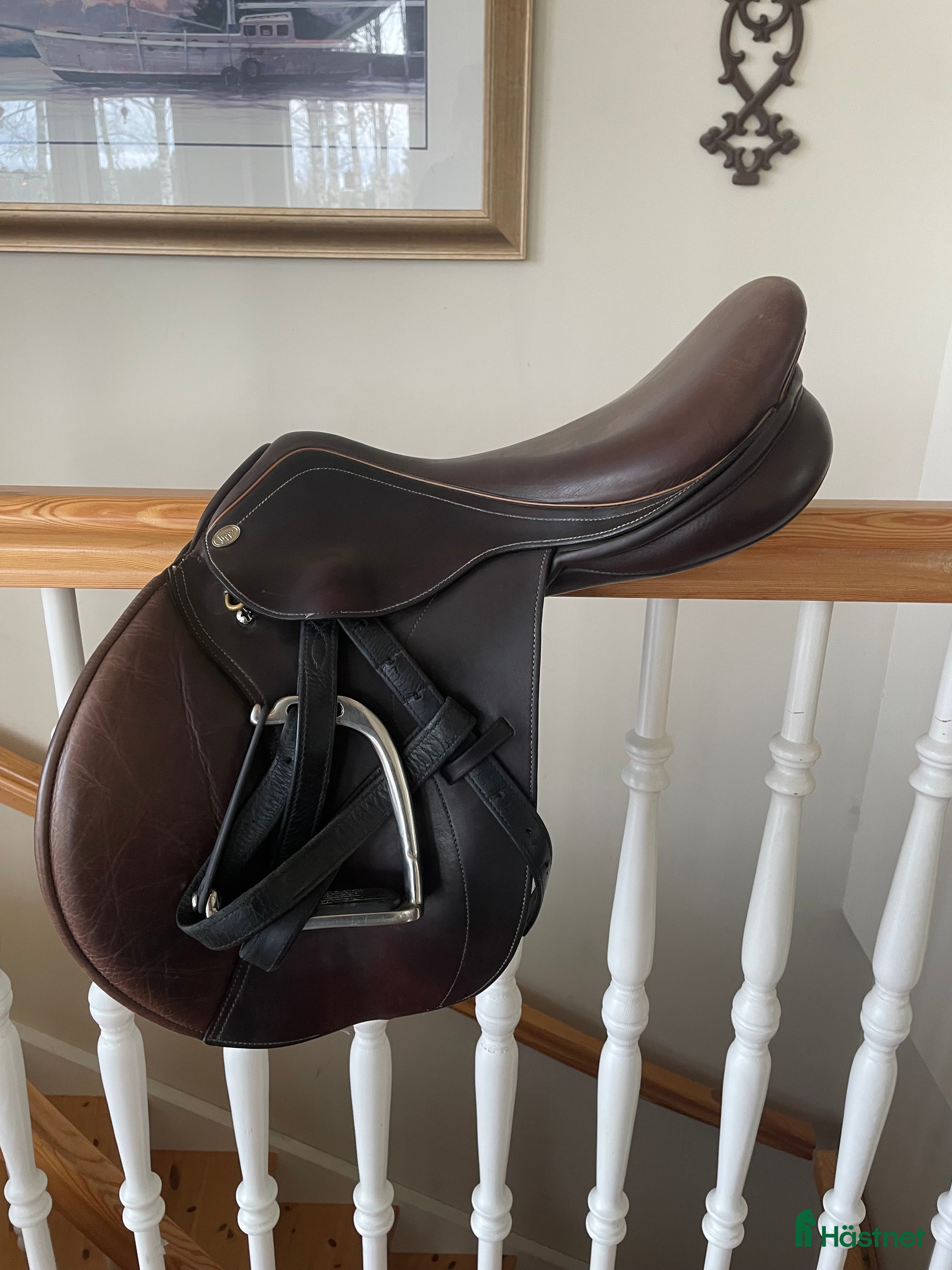 Sadlar hästutrustning till salu: Fin Lippo hoppsadel i Västerfärnebo - Annons 4