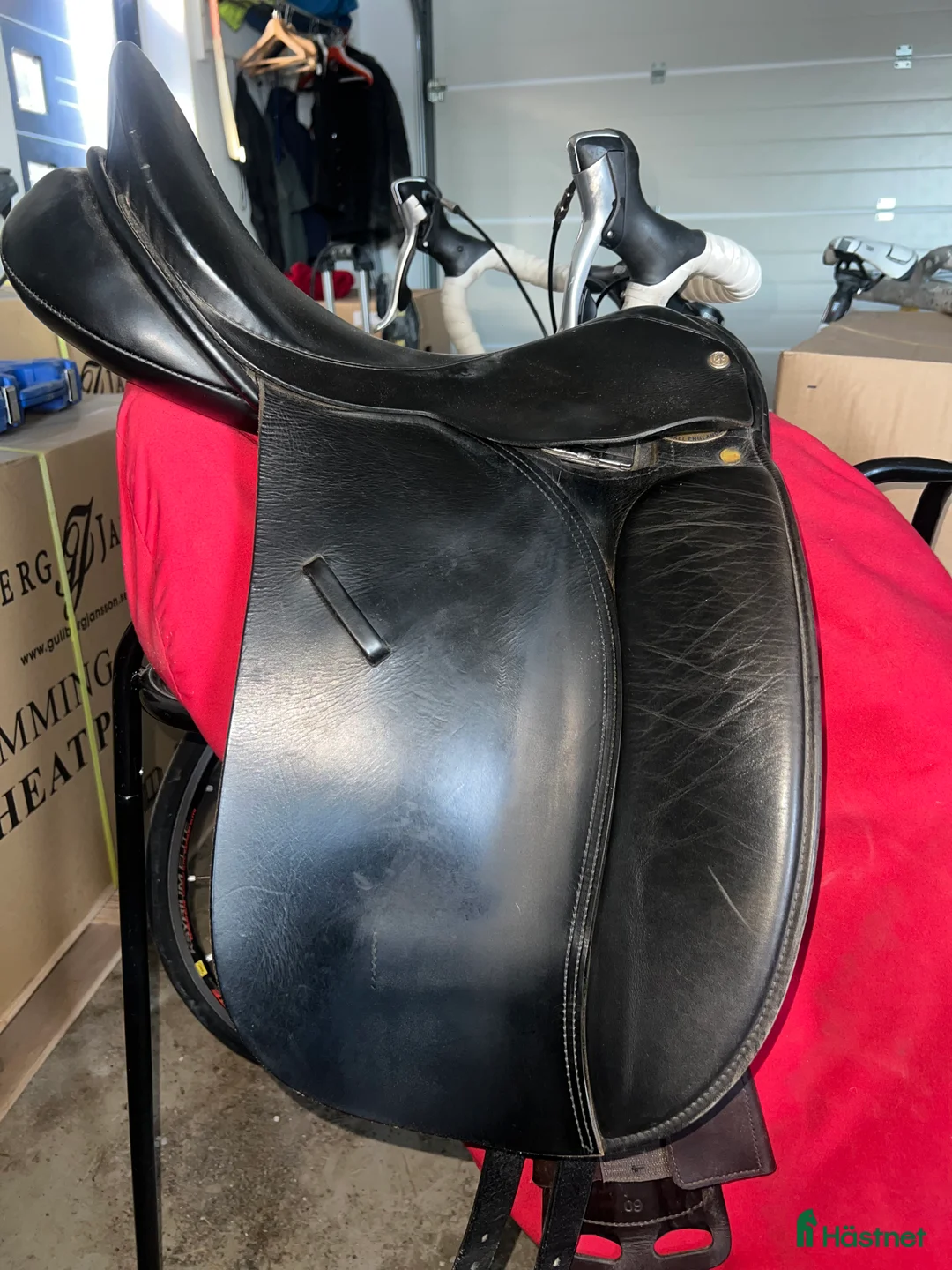 Sadlar hästutrustning till salu: Svart dressyrsadel  i Enskededalen - Annons 3