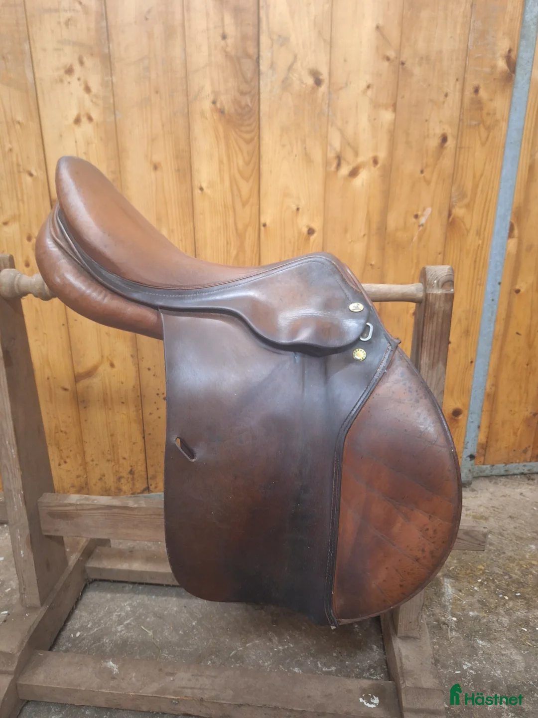 Sadlar hästutrustning till salu: Hoppsadel från Prestige 17 tum i Tidaholm - Annons 2