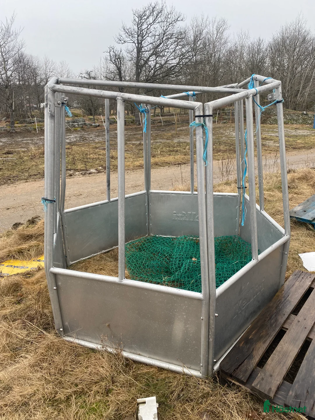 Stallinredning, stängsel & gård övrig utrustning till salu: Foderhäck - Annons 1