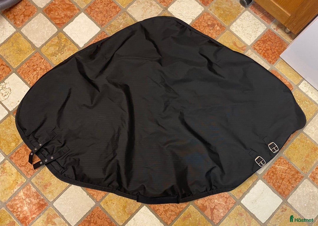 Täcken hästutrustning till salu: Hansbo halstäcke i Bromma - Annons 1