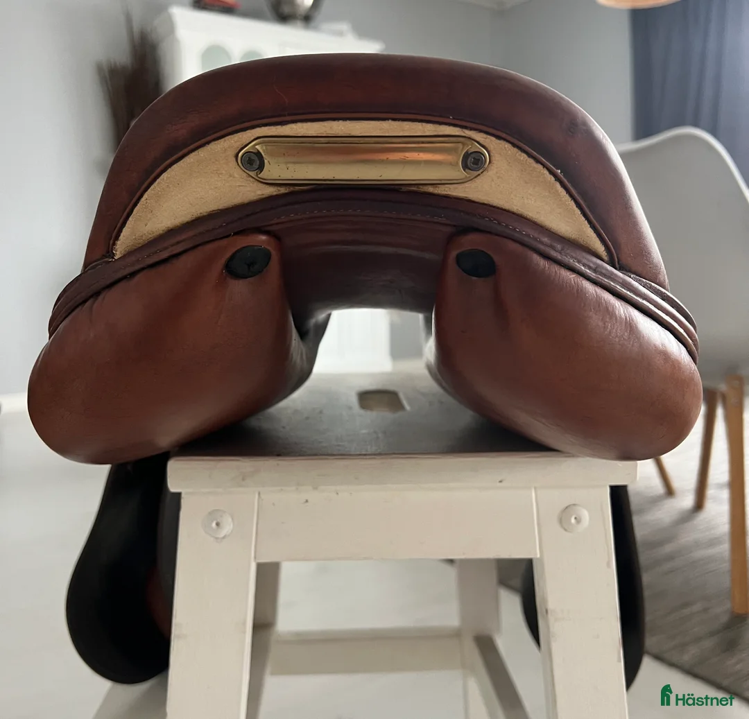 Sadlar hästutrustning till salu: Prestige Paris brun 17” i Åby - Annons 4