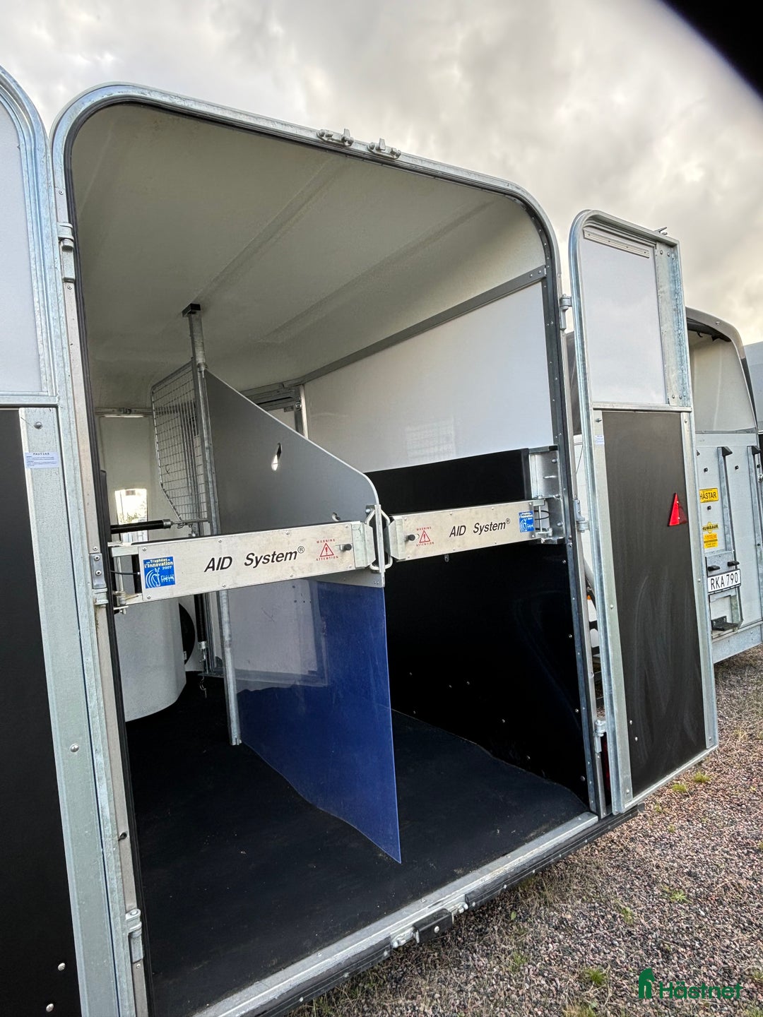 Hästtransporter  fordon & transport till salu: Rymlig Fautras med möjligheter! i Skurup - Annons 4