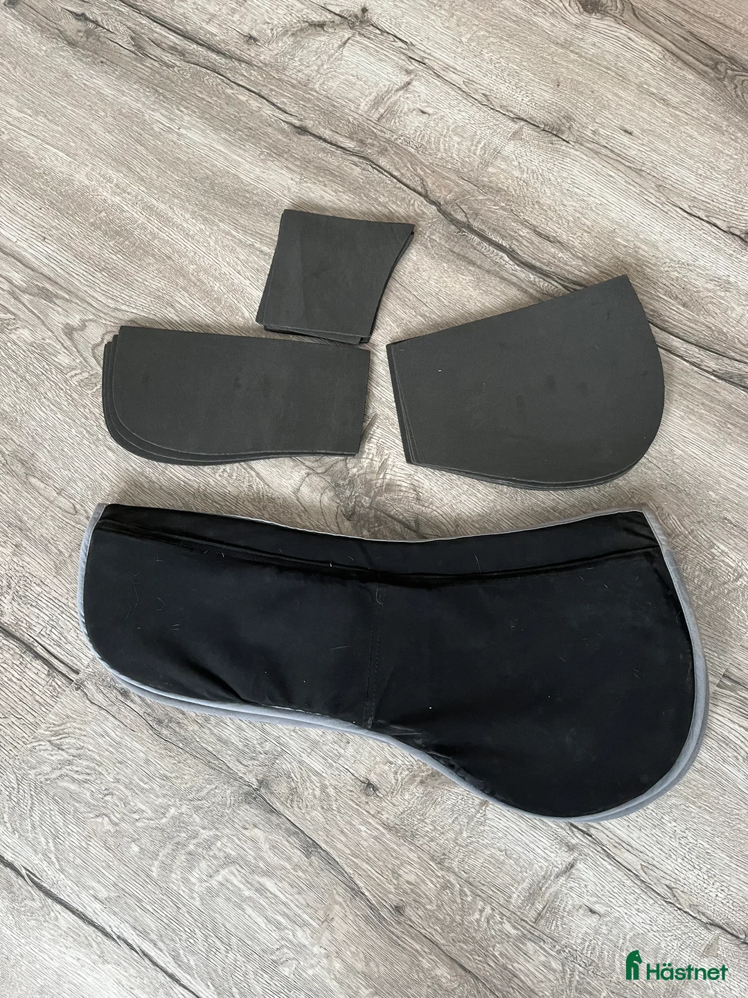 Sadeltillbehör hästutrustning till salu: Invictus pad i Nälden - Annons 1