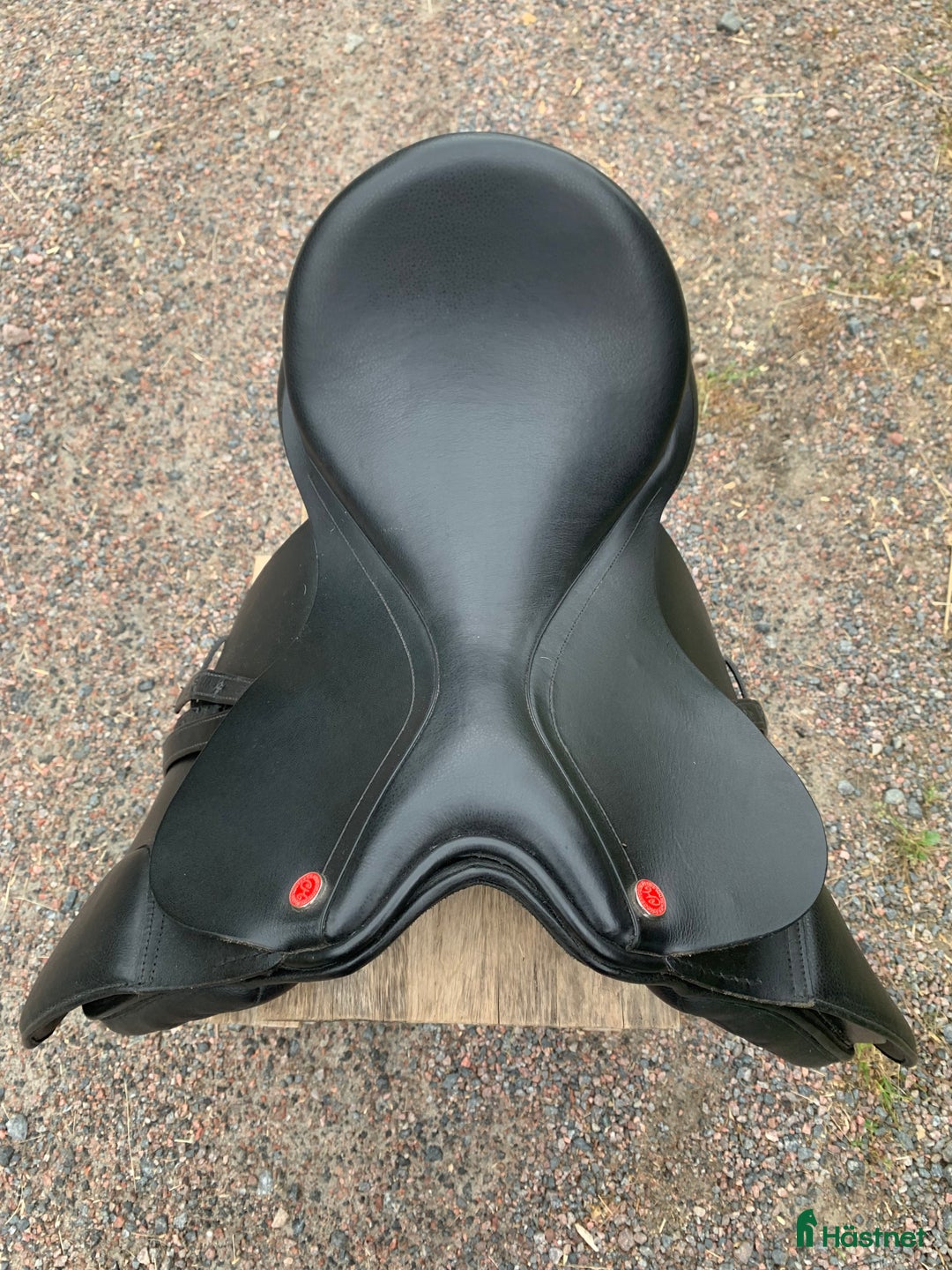 Sadlar hästutrustning till salu: Dressyrsadel säljes i Norsholm - Annons 2