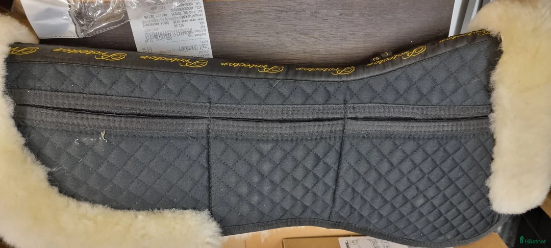 Sadeltillbehör hästutrustning till salu: Fårskinnspadd med inlägg, sadelpadd, säljes - Annons 2