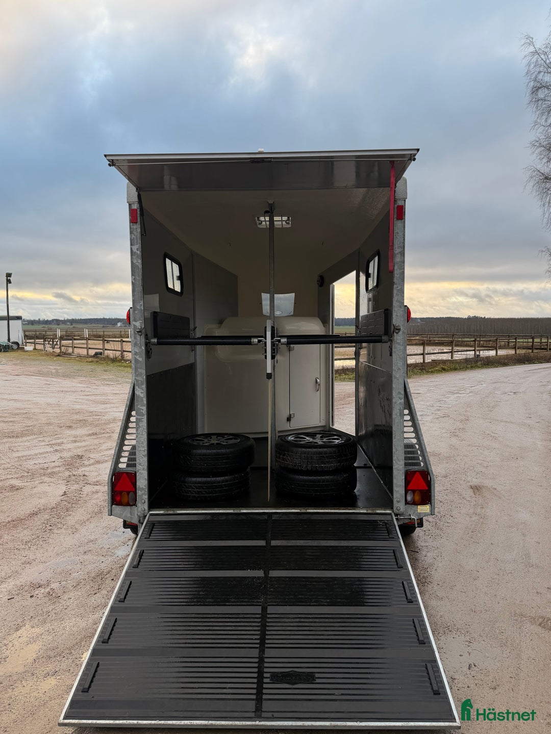 Hästtransporter  fordon & transport till salu: Nyinkommen Böckmann portax -18 hästtransport  i Västerås - Annons 6