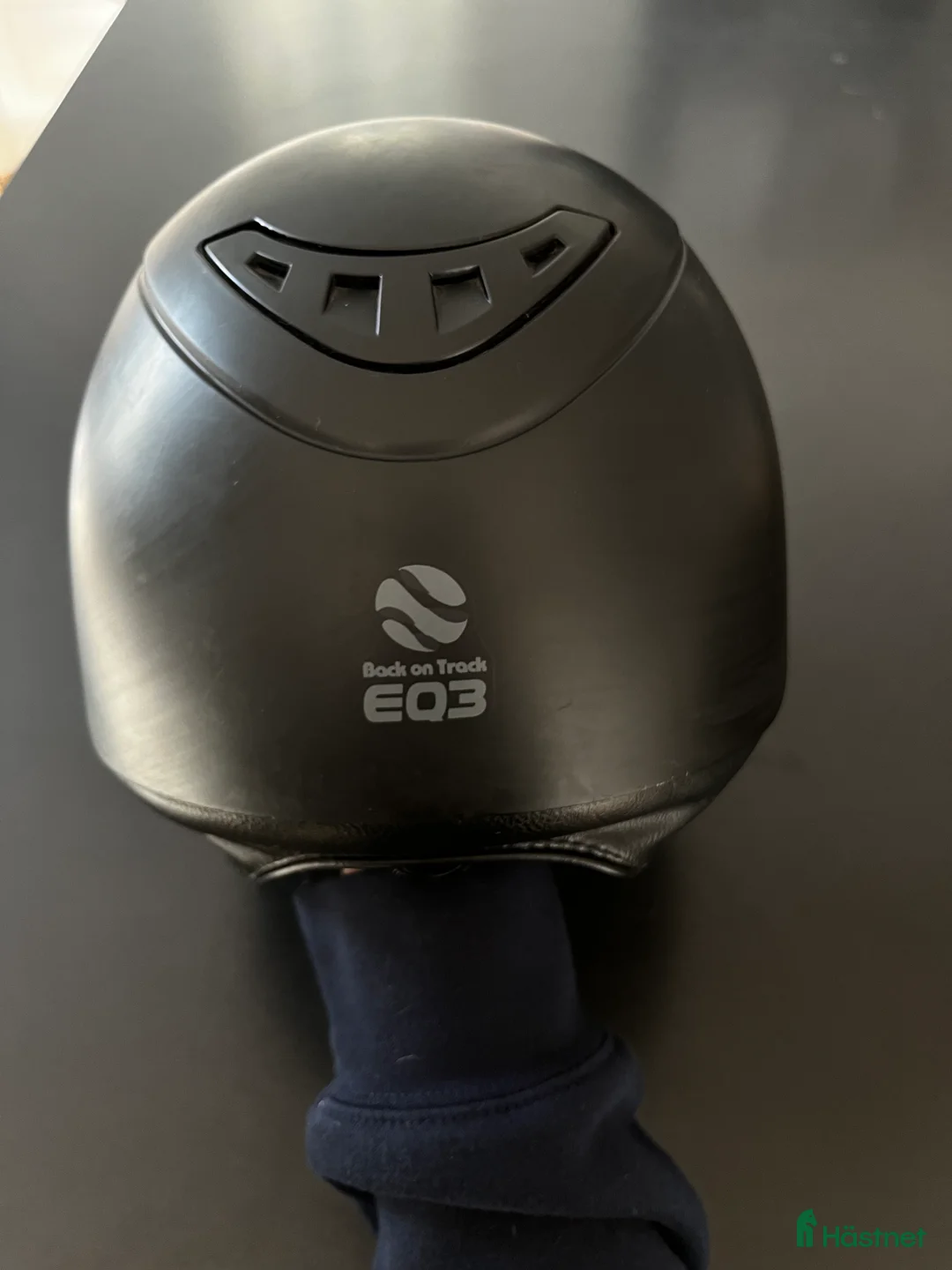 Hjälmar ryttarutrustning till salu: Back on Track ridhjälm med mips! i Norrköping - Annons 3