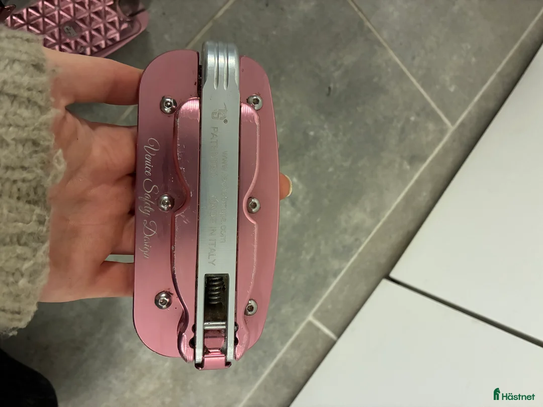 Stigbyglar hästutrustning till salu: Tech stirrups venice safety design  i Staffanstorp - Annons 4