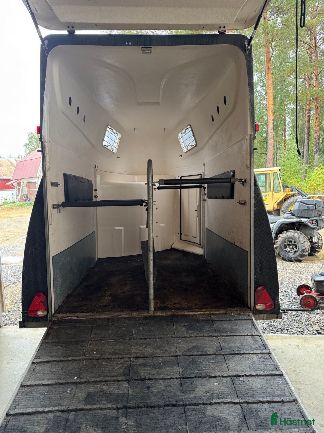 Hästtransporter  fordon & transport till salu: Ljust rymligt hästtransport i Matfors - Annons 4