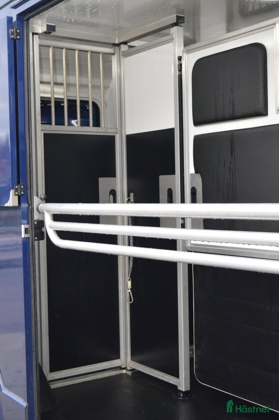 Hästlastbilar  fordon & transport till salu: Krismar Hästlastbil 3sits Stut 1950mil årsm 2022 i Kvicksund - Annons 9