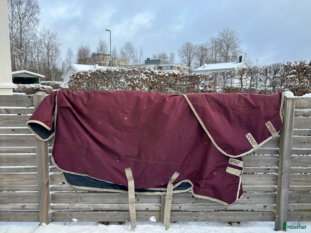 Täcken hästutrustning till salu: Horseware Amigo Hero 130 i 200 gr i Älmhult - Annons 1