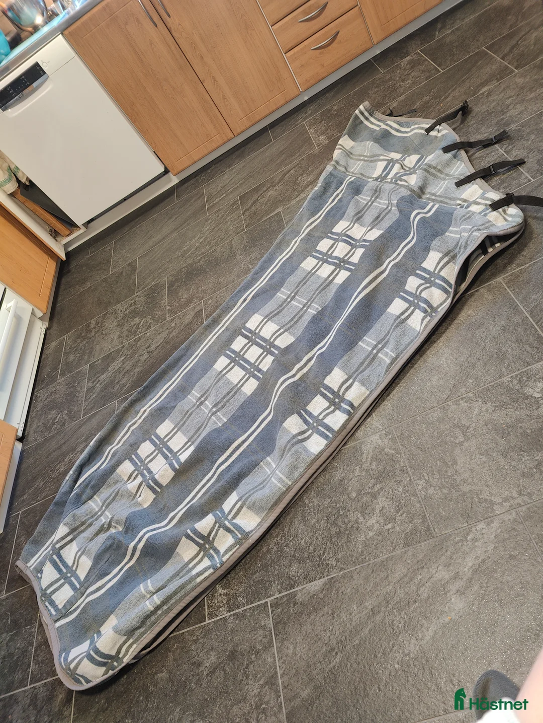 Täcken hästutrustning till salu: Fleecetäcke med hel hals i Ängelholm - Annons 2