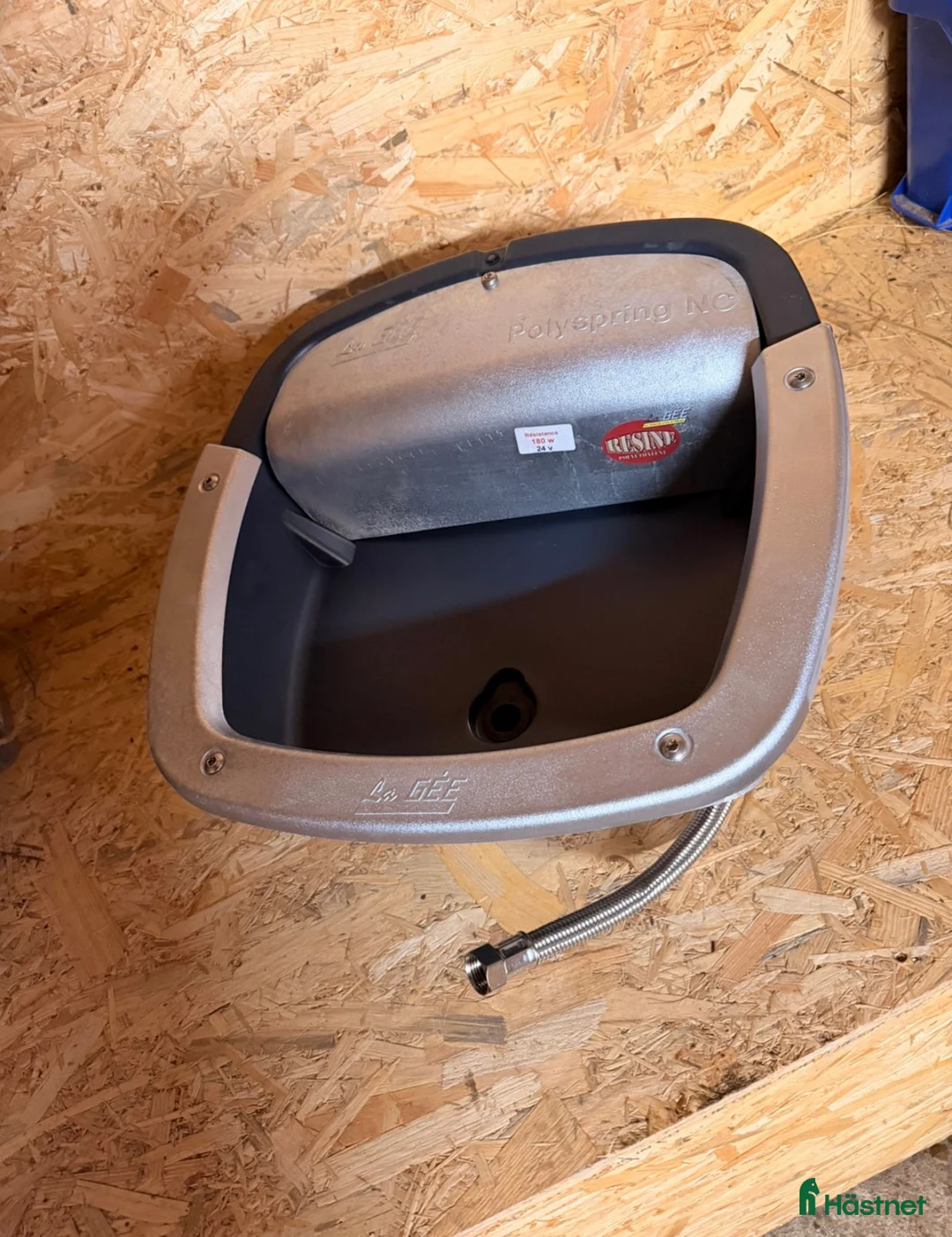 Stallinredning, stängsel & gård övrig utrustning till salu: La Gee - vattenkopp, olika modeller i Örebro - Annons 4