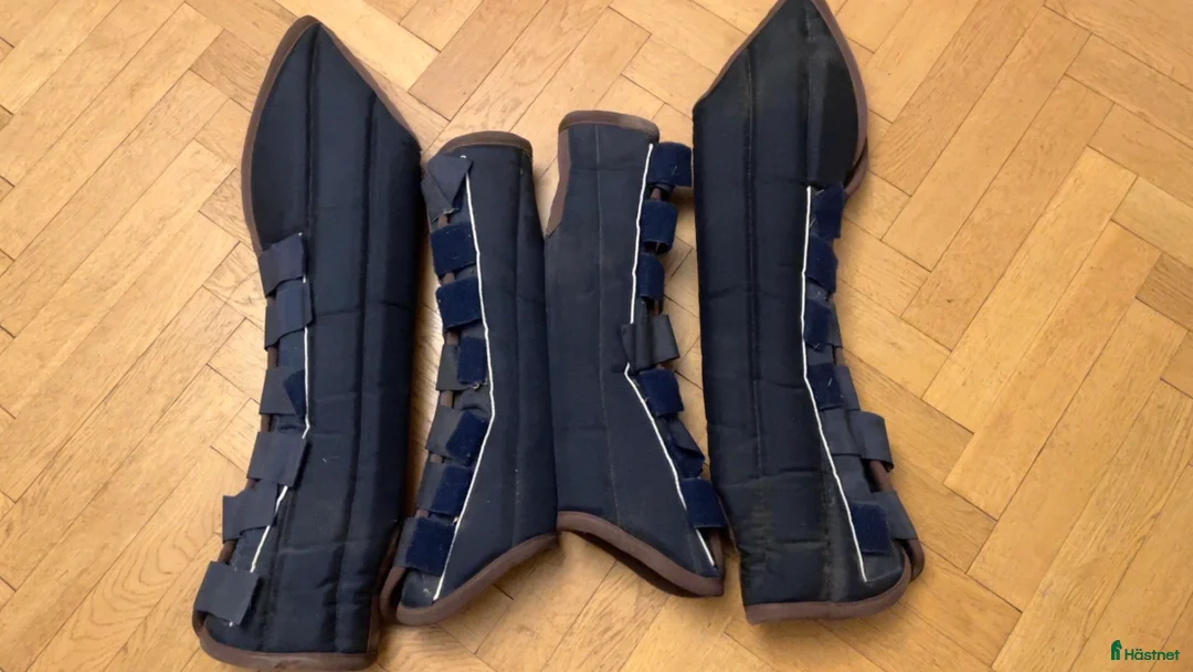 Täcken hästutrustning till salu: Stort parti hästsaker och 2 hjälmar i Borås - Annons 33