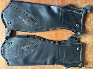 Ridstövlar ryttarutrustning till salu: Dyon chaps i Ramsele - Annons 7