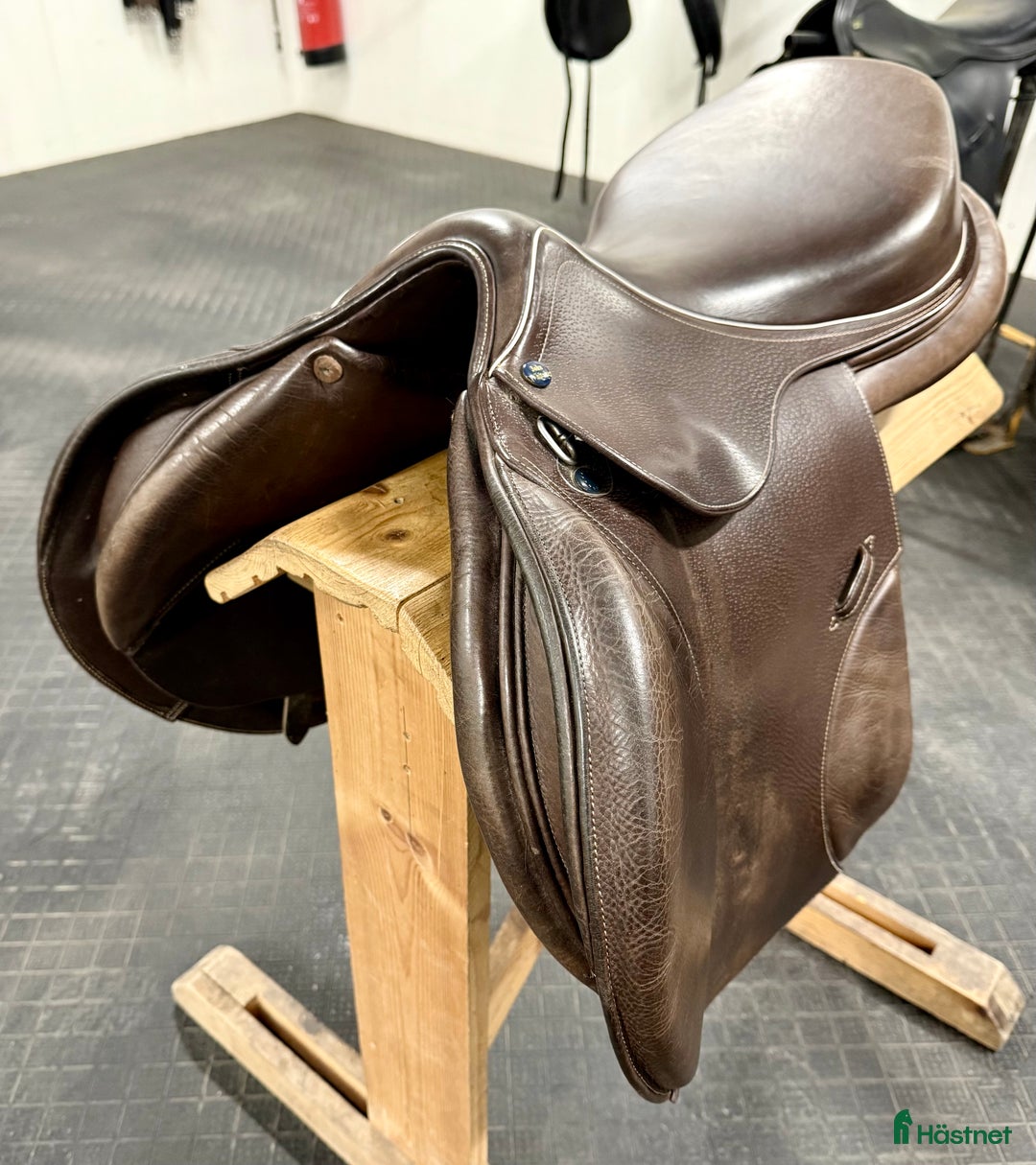 Sadlar hästutrustning till salu: John Whitaker flat 17,5”M brun  i Knivsta - Annons 2