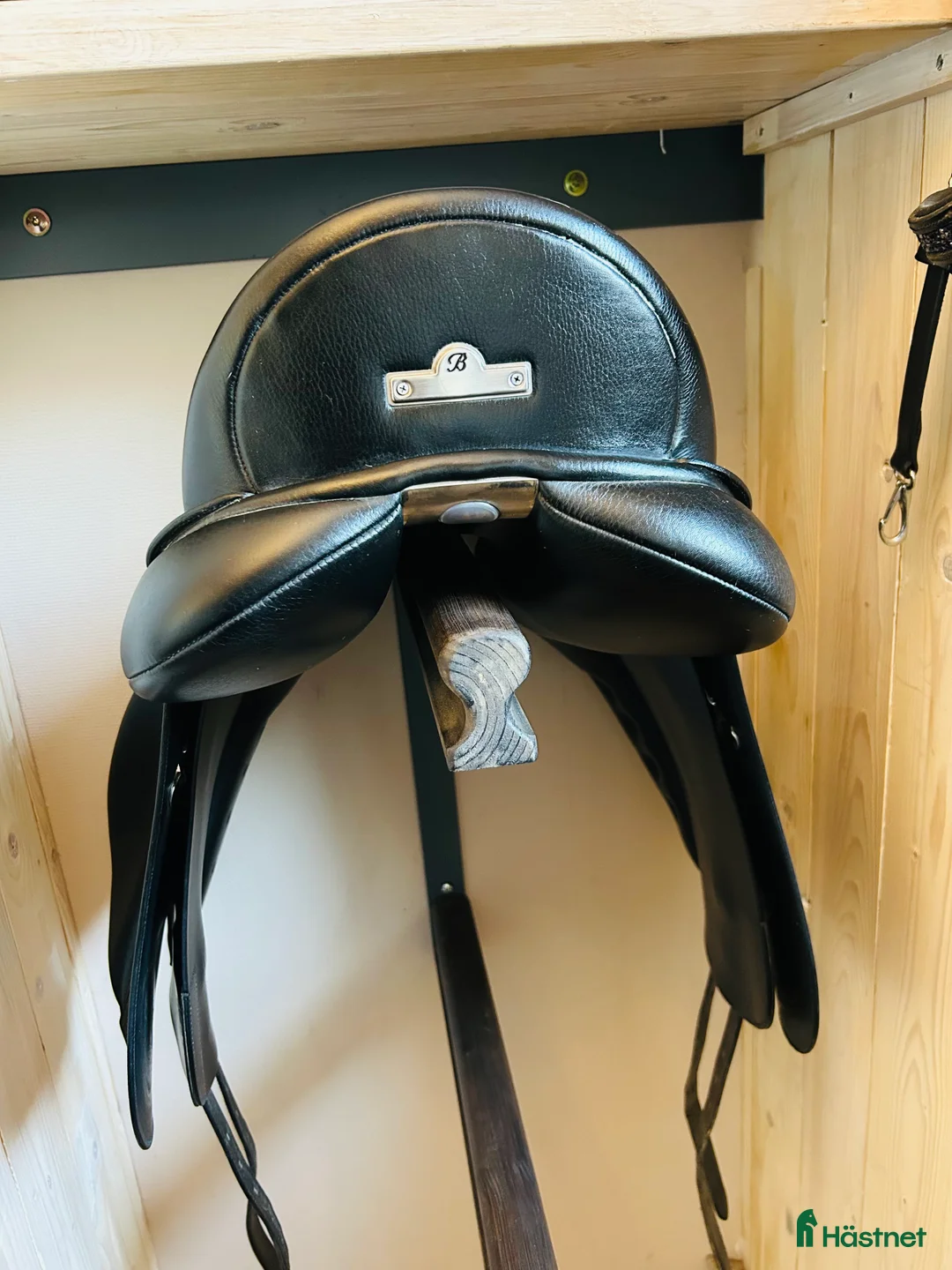 Sadlar hästutrustning till salu: Bates Dressage dressyrsadel 17,5″ – justerbar bom i Kungsbacka - Annons 4