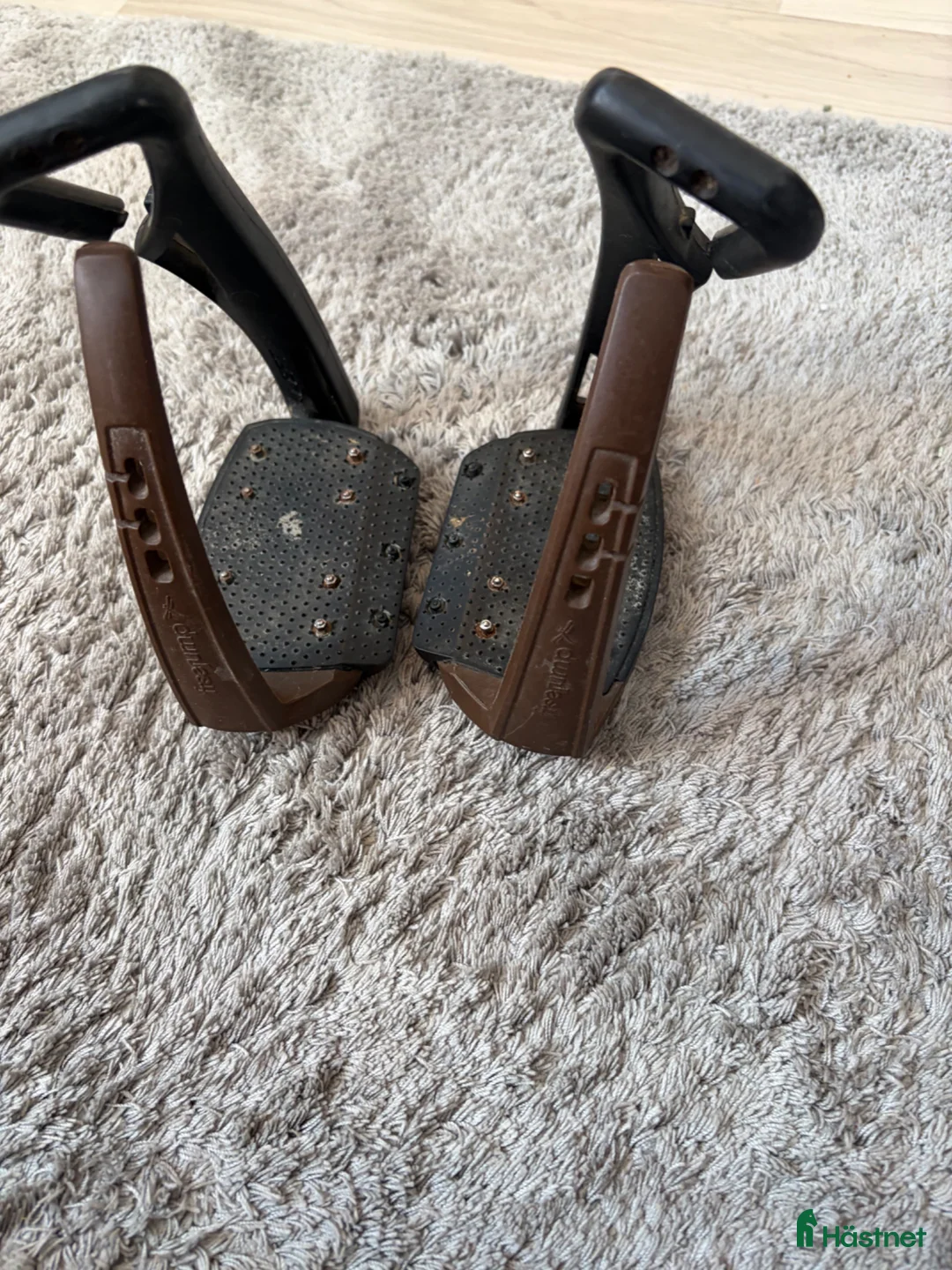 Stigbyglar hästutrustning till salu: Behöver du nya stigbyglar? Se hit!! i Flen - Annons 1