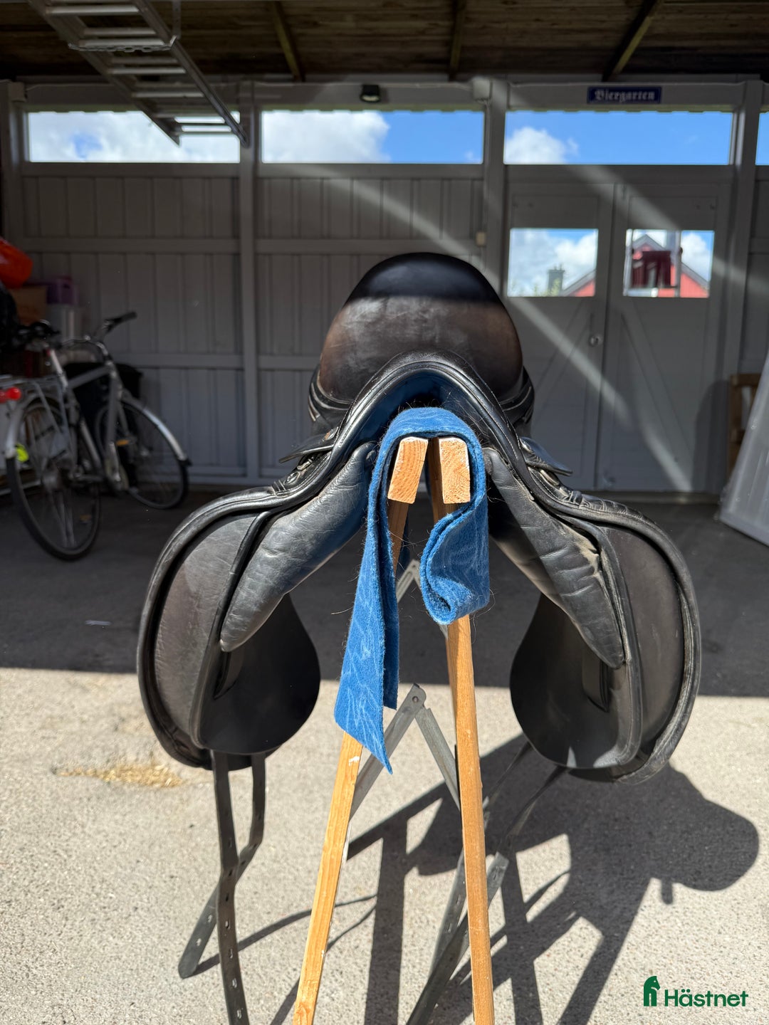 Sadlar hästutrustning till salu: Nyomstoppad Jaguar i Linköping - Annons 2