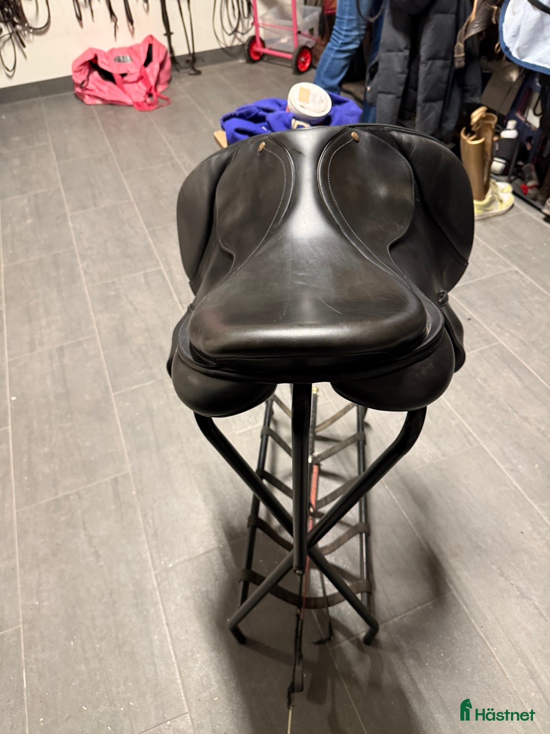 Sadlar hästutrustning till salu: Svart Bates Caprilli  i Vallentuna - Annons 4