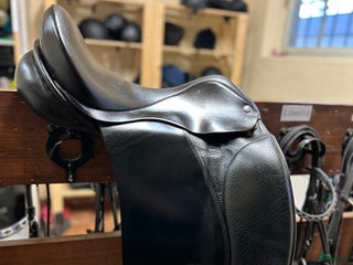 Sadlar hästutrustning till salu: Vid dressyrsadel i Sölvesborg - Annons 1