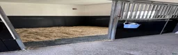  stallplats finnes: Box/lösdrift finns i litet stall 6 km från Knivsta - Annons 2
