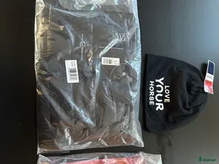 Ridbyxor ryttarutrustning till salu: Nya oanvända ridtights, väst och mössa i Vellinge - Annons 24