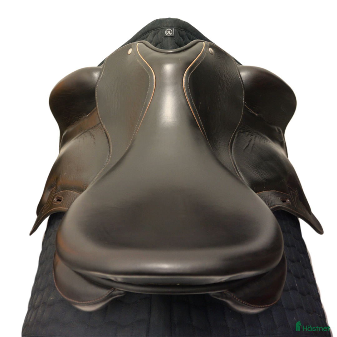 Sadlar hästutrustning till salu: Childeric DHE 17" - Annons 3