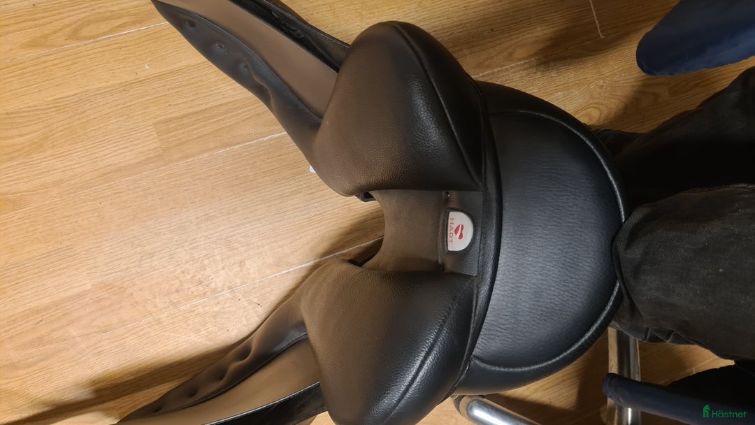 Sadlar hästutrustning till salu: Arena i Hamneda - Annons 4