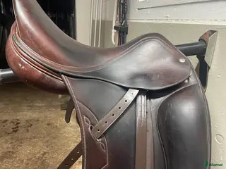 Sadlar hästutrustning till salu: Equipe oracle dressyrsadel i Gävle - Annons 1
