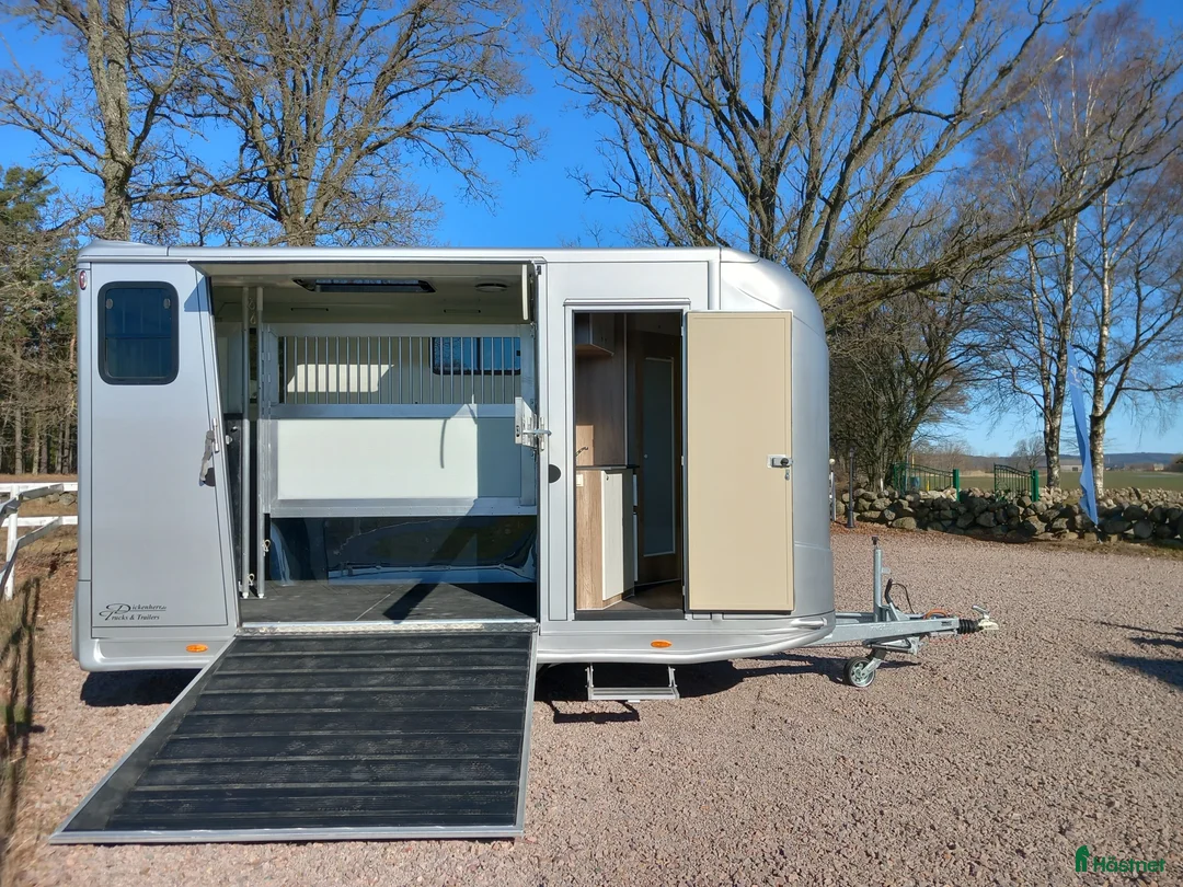 Hästtransporter  fordon & transport till salu: Dickenherr med Stuteriinredning och bodel & dusch i Haverdal - Annons 7