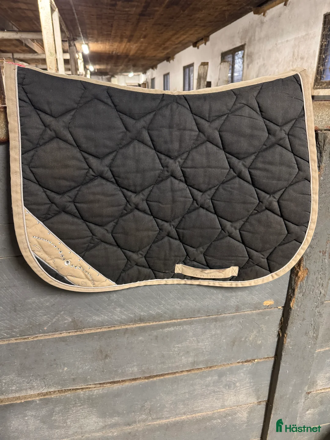 Schabrak & Vojlockar hästutrustning till salu: Svart schabrak - Annons 2