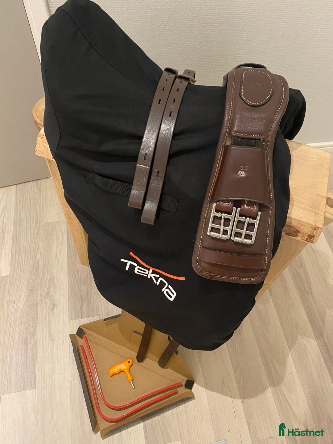 Sadlar hästutrustning till salu: Tekna dressyr 16,5” med gjord & koppjärn  i Motala - Annons 3