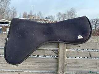 Sadeltillbehör hästutrustning Acavallo memory foam pad M i Älmhult - Annons 2