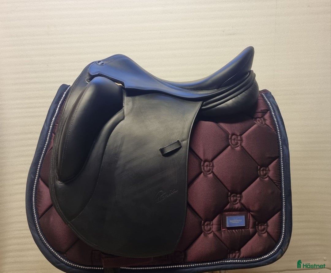 Sadlar hästutrustning till salu: Erreplus i nyskick! i Helsingborg - Annons 1