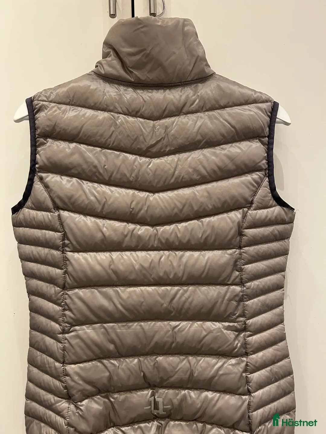 Jackor & Kavajer ryttarutrustning till salu: Ny Uhip Väst 365 - Annons 2