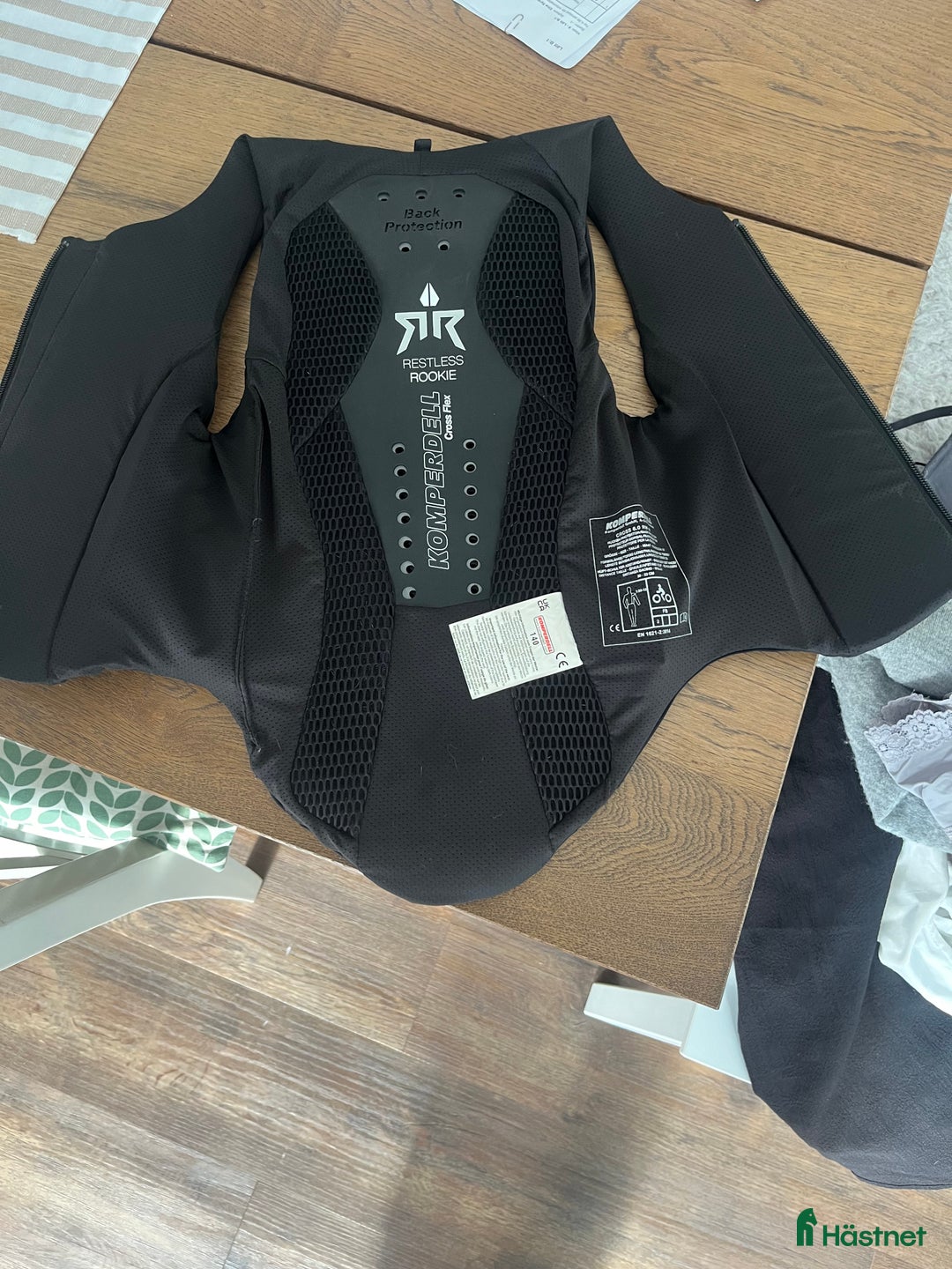 Säkerhetsvästar ryttarutrustning till salu: Ryggskydd Komperdell Cross Flex i Oskarshamn - Annons 3
